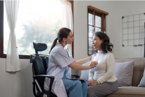 Nurse practitioners assist diverse patients Nurse practitioners assist diverse patients